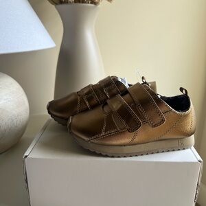 NIB bronze Metallic Toddler Sneaker with Shearling size 9/10 banana republic